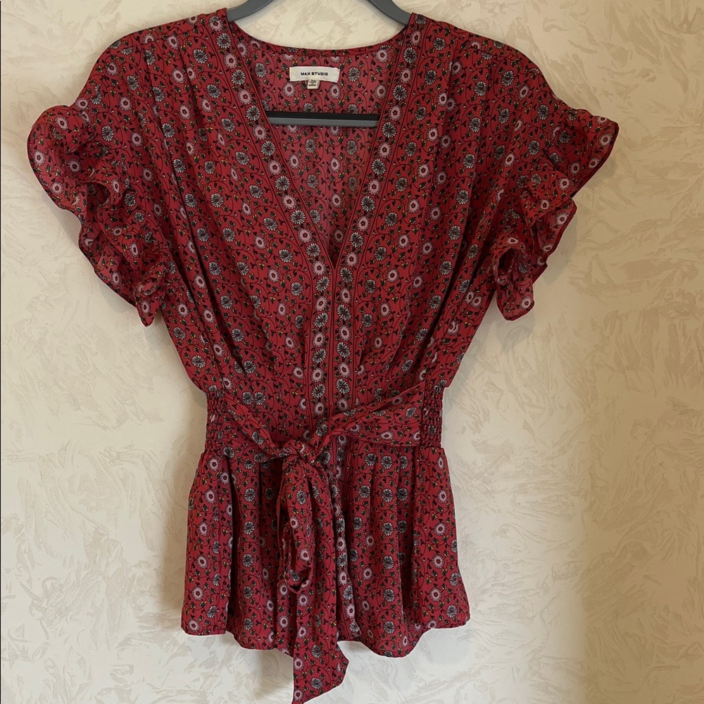 Max Studio Floral Red V-Neck Short Sleeve Ruffle Blouse w Tie Waist Size XS